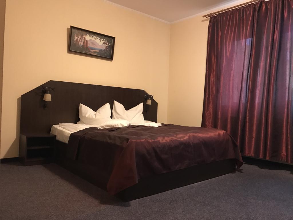 Hotel Cardinal Satu Mare Bagian luar foto
