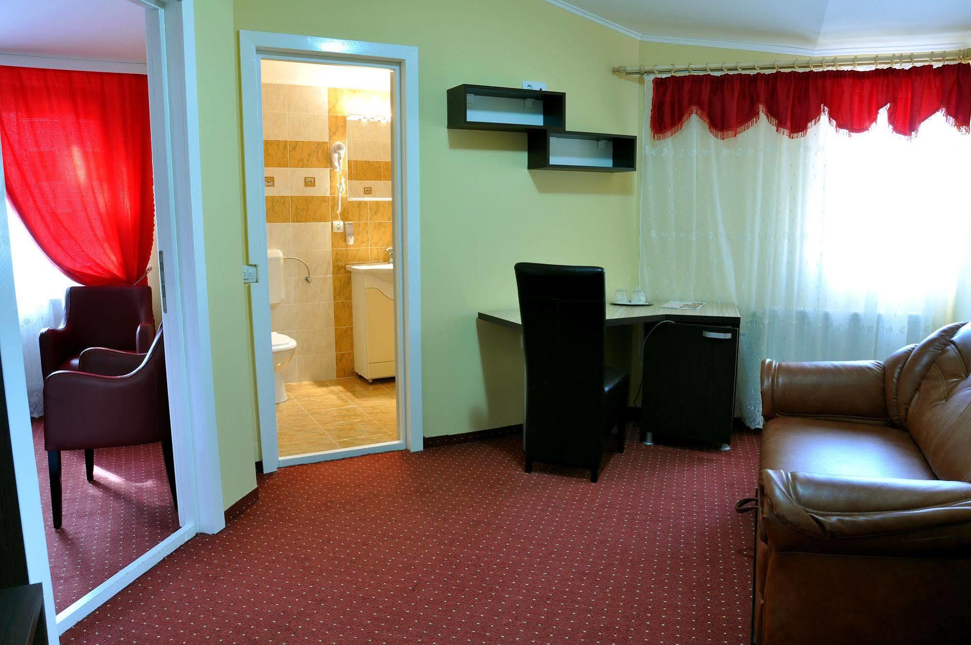 Hotel Cardinal Satu Mare Bagian luar foto