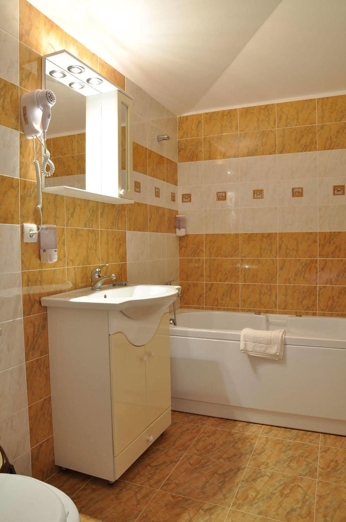 Hotel Cardinal Satu Mare Bagian luar foto
