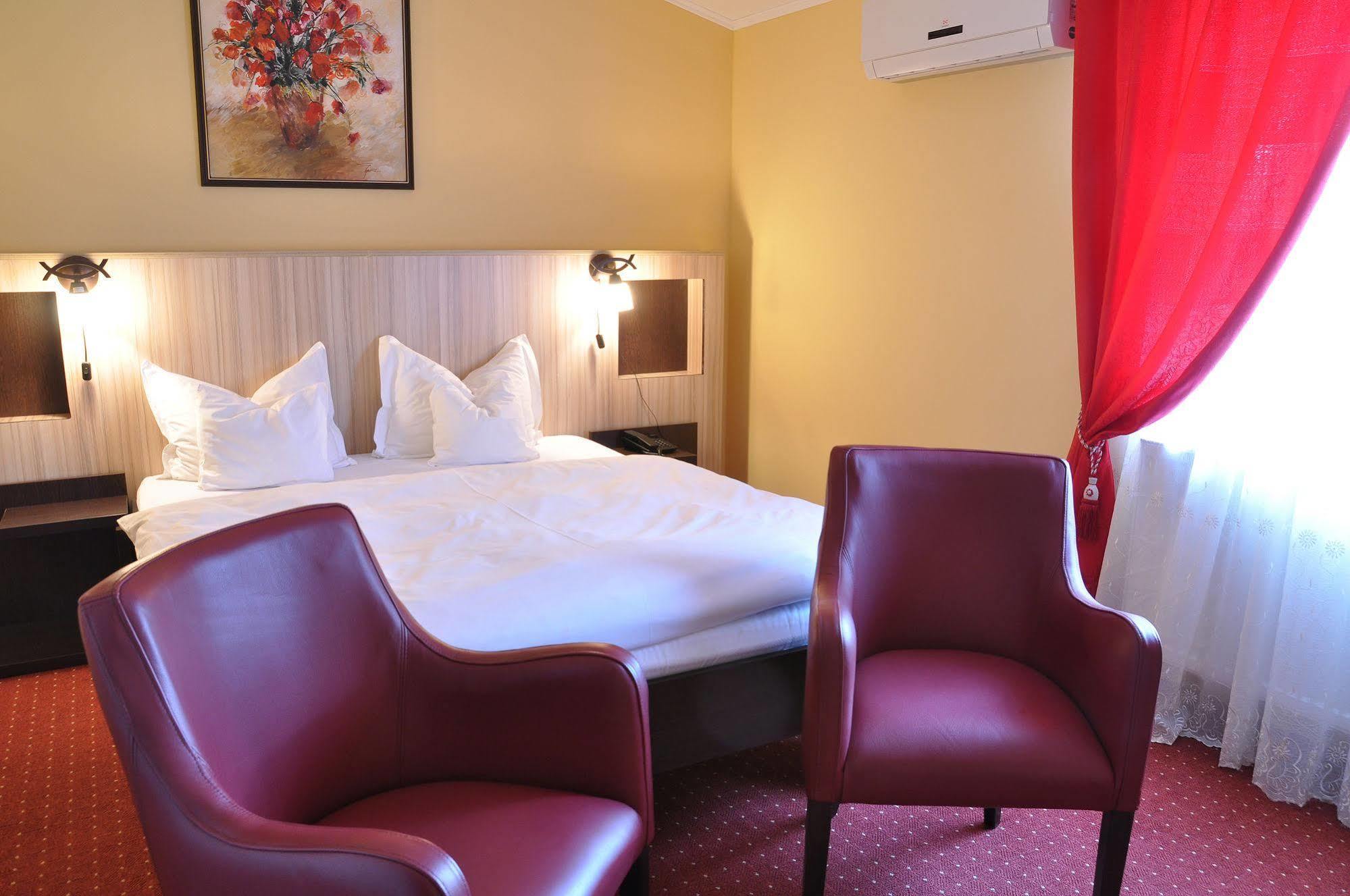 Hotel Cardinal Satu Mare Bagian luar foto