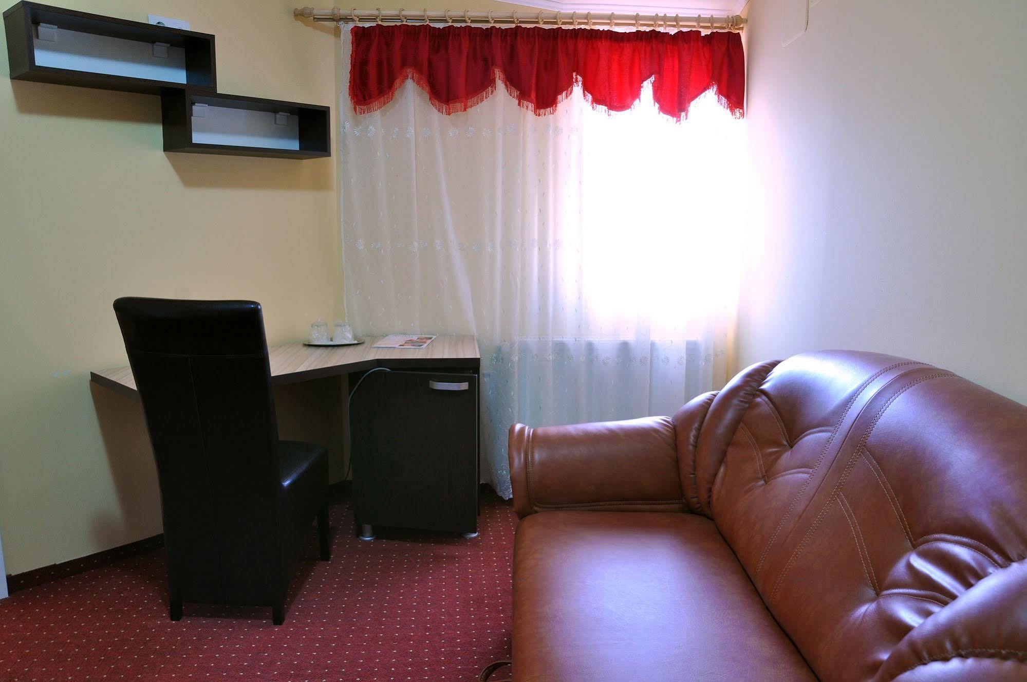 Hotel Cardinal Satu Mare Bagian luar foto
