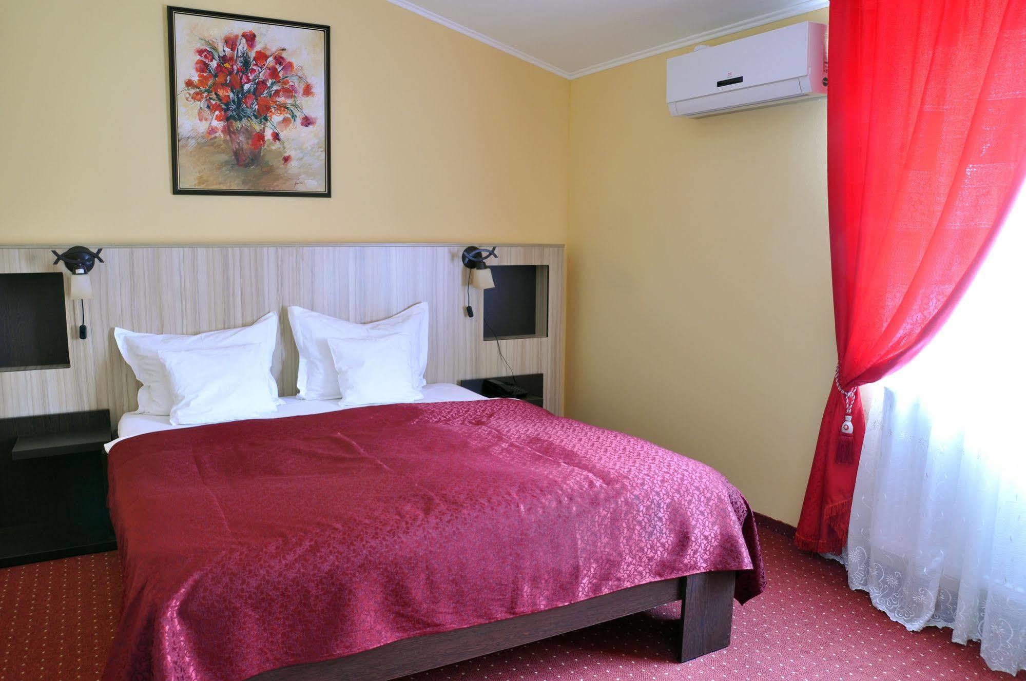 Hotel Cardinal Satu Mare Bagian luar foto