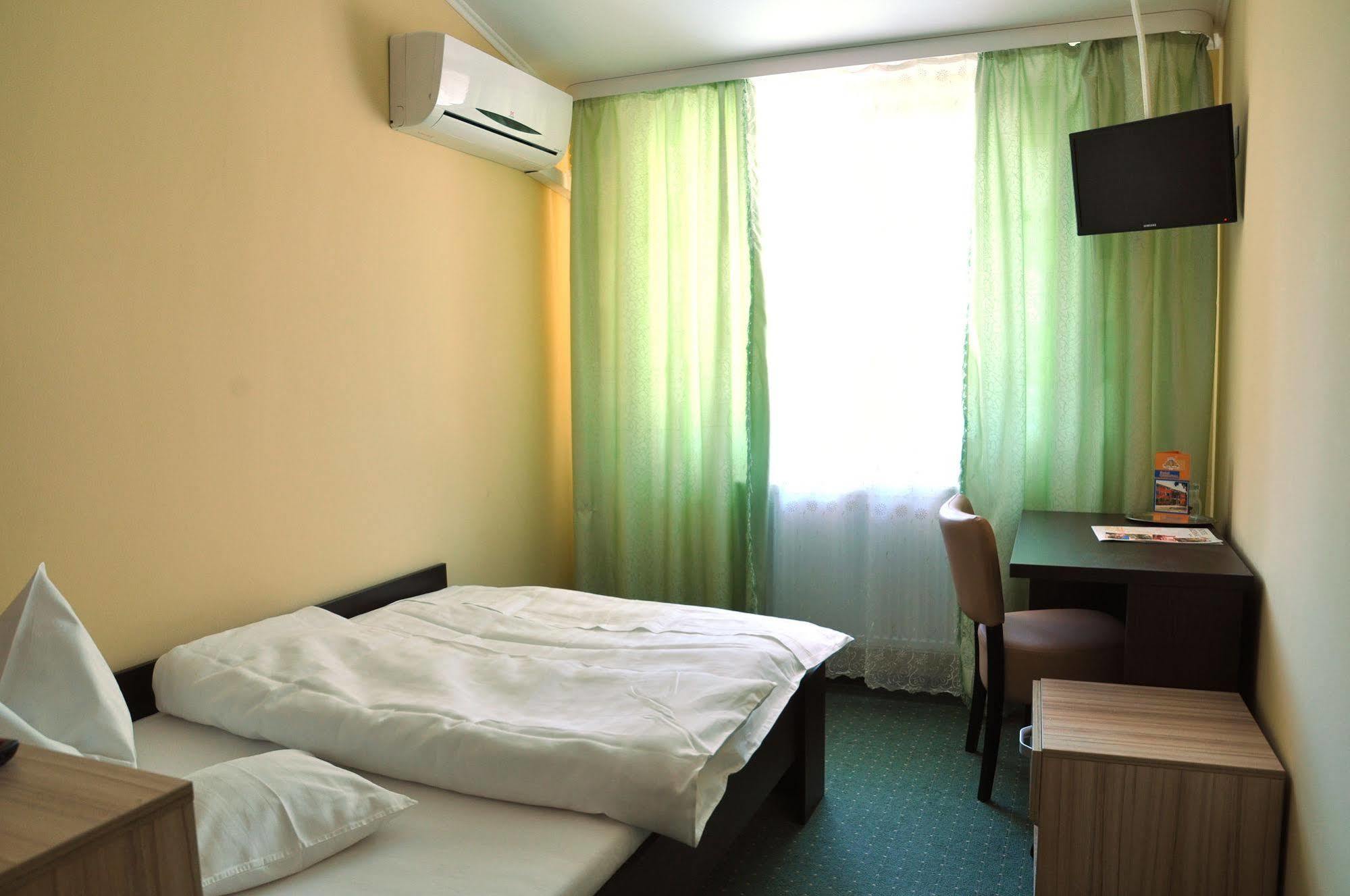 Hotel Cardinal Satu Mare Bagian luar foto