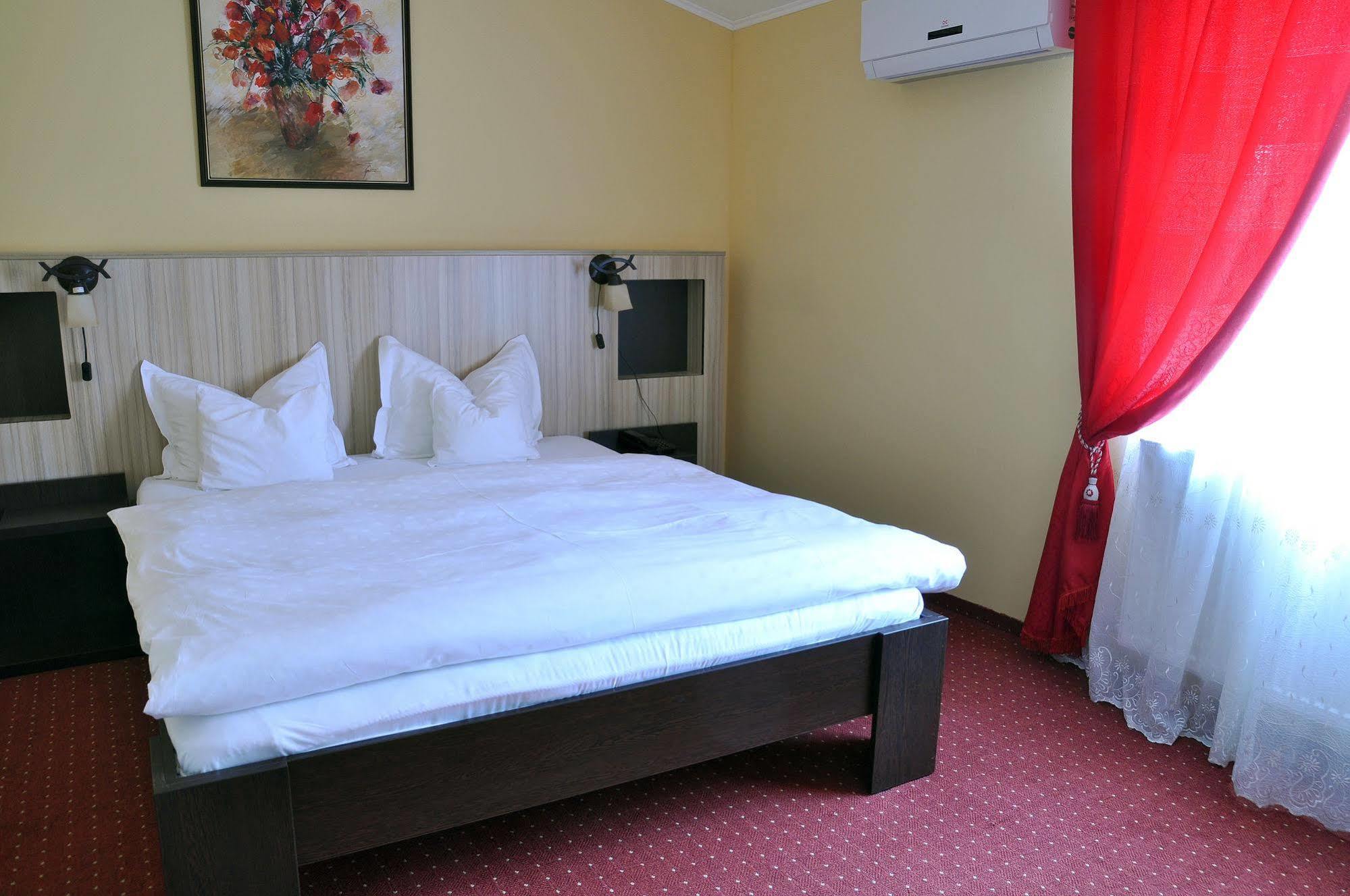 Hotel Cardinal Satu Mare Bagian luar foto
