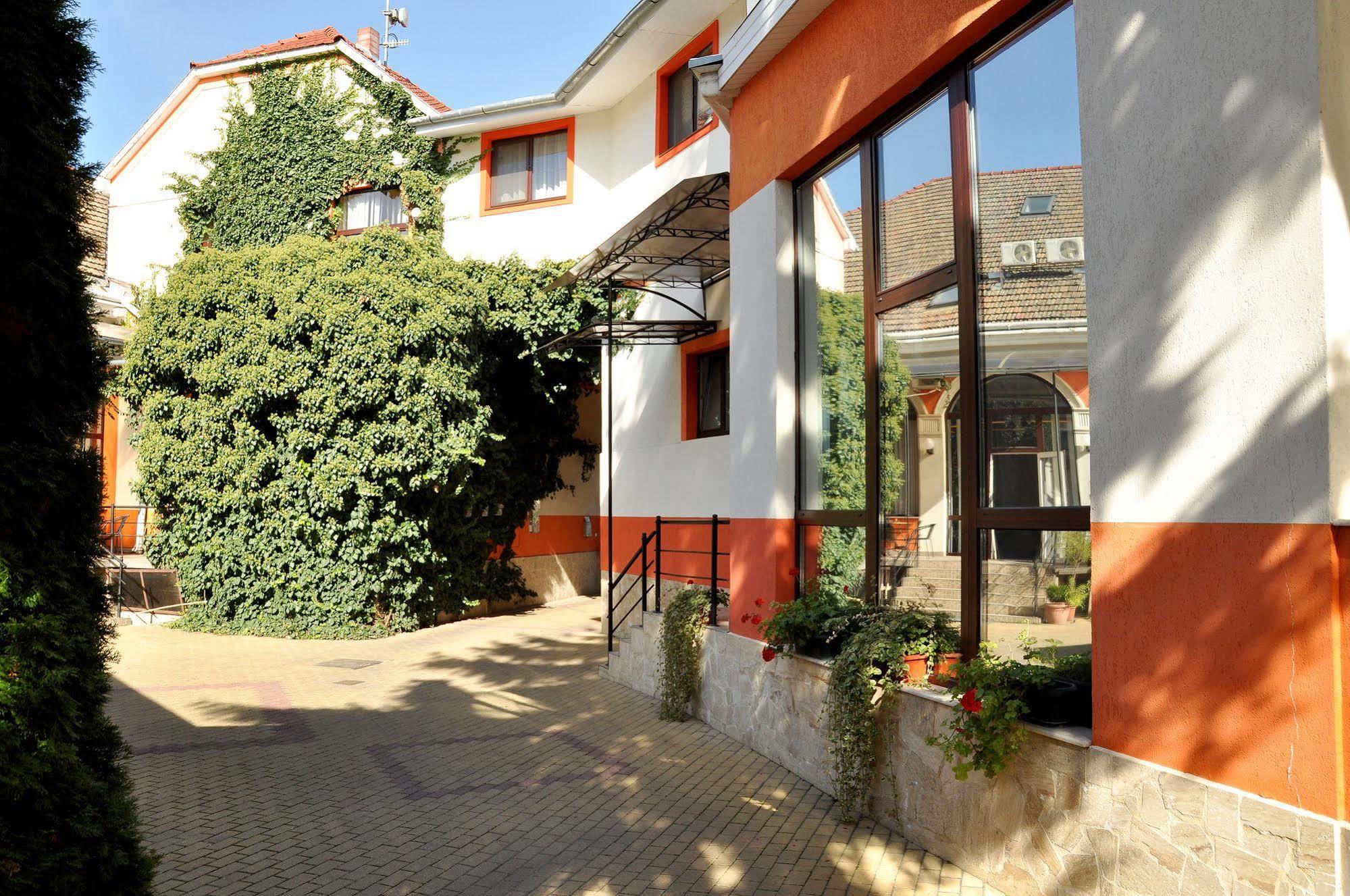 Hotel Cardinal Satu Mare Bagian luar foto